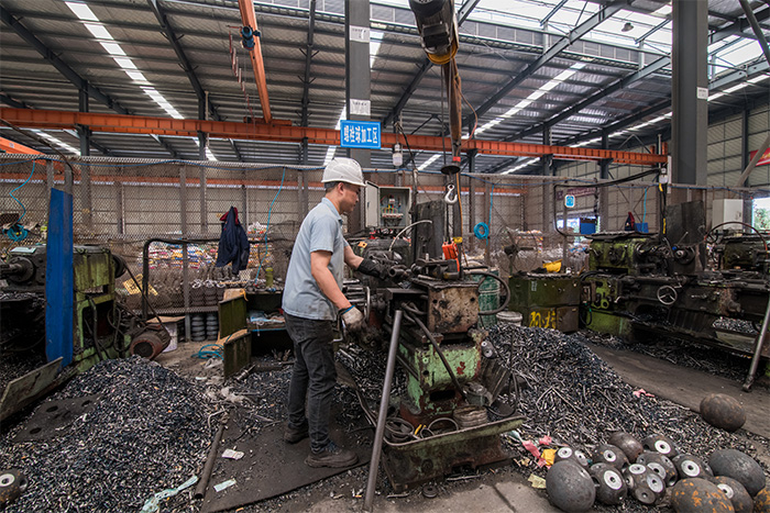 和龙网架配件-螺栓球加工车间