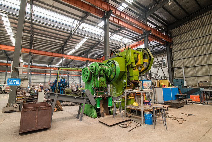 和龙网架配件-锥头加工车间